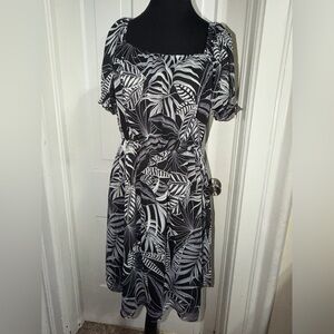 Banana Republic Black and White Tropical Midi Dress, women’s size medium
